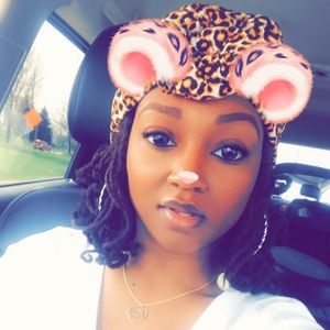 Meet your Posher, Crystal